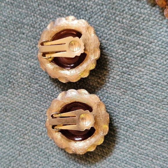 Vintage Necklace and Clip On Earrings Set - Picture 3 of 7